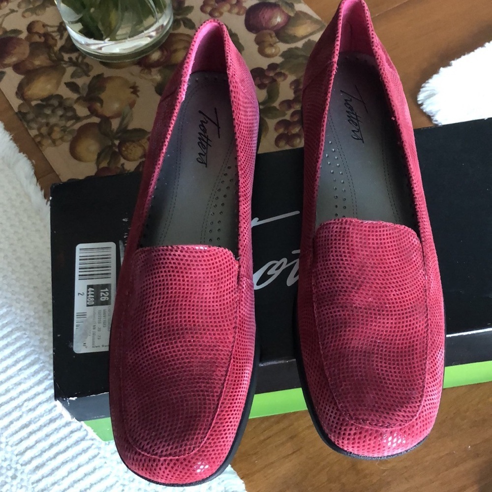 WOMEN'S TROTTERS JENN MINI DOTS FLATS 9N narrow (new in box) - Picture 2 of 11